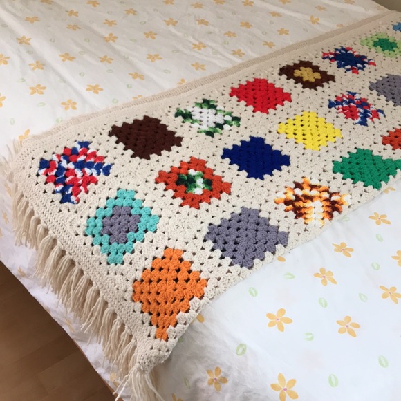 Granny Square crochet throw blanket cream yarn colorful handmade. Tassels green - Picture 5 of 16